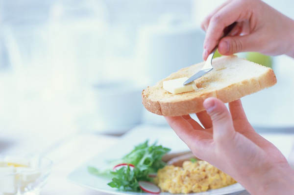 小孩子一定要吃早餐，否则易长蛀牙