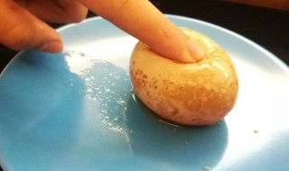 鸡蛋怎么卤好吃入味(鸡蛋怎么卤好吃入味到蛋黄)