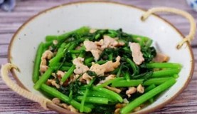 茼蒿炒肉的做法