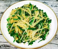 韭菜炒土豆丝