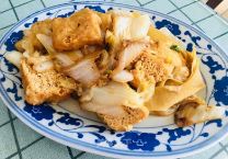 豆腐泡炒白菜的做法
