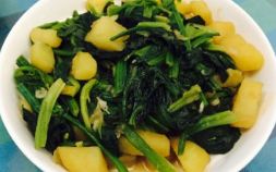 菠菜炖土豆的做法
