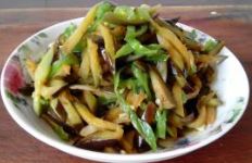 青椒炒茄丝的做法
